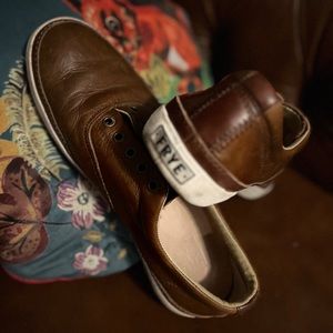 Men’s size 9 authentic FRYE Gavin Deck shoes.